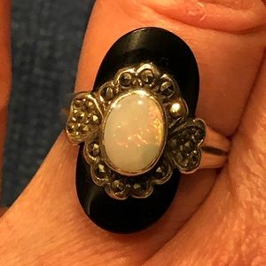 Vintage onyx opal ring
